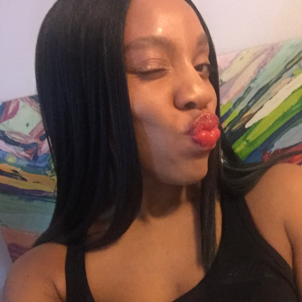 I'm Mercedes, and your name is ? - Picture 2 of 5