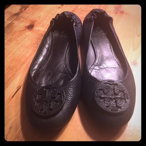 Tory Burch Riva Flat Black Pebbled Leather SZ 8.5