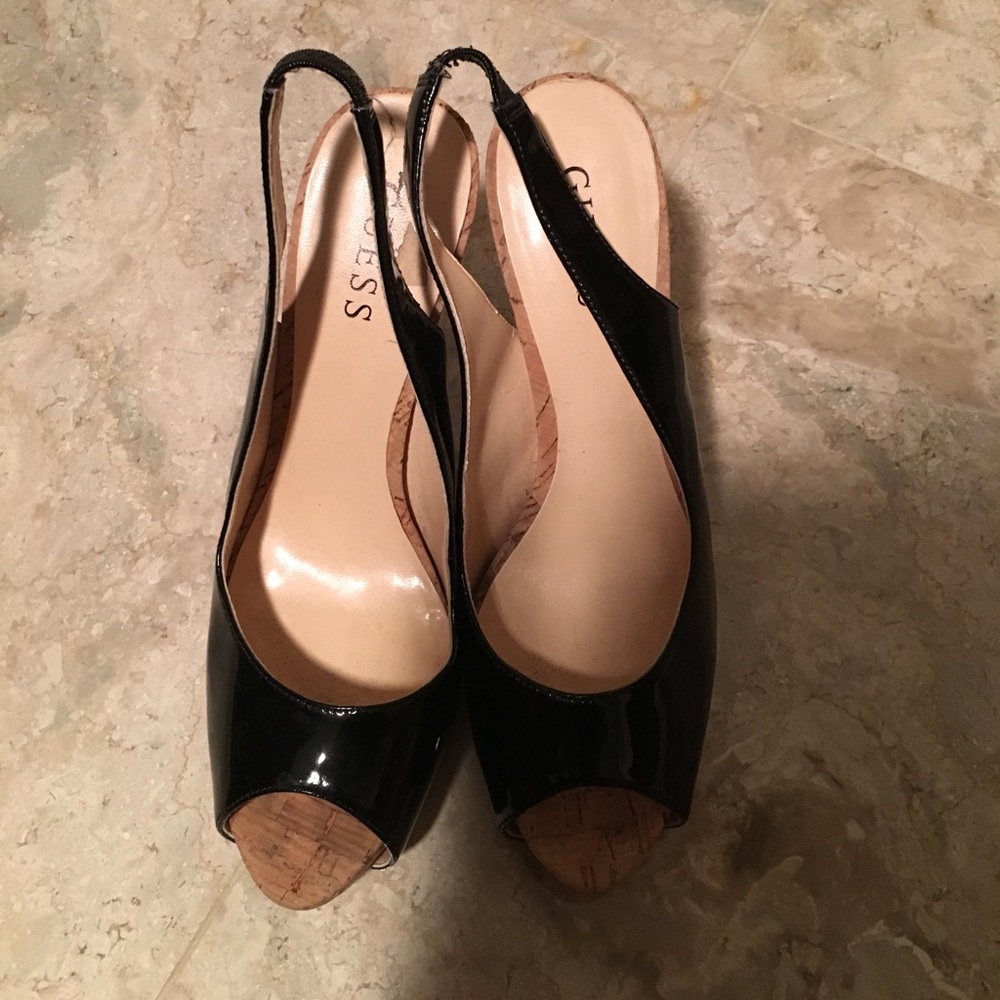 Guess black patent peep toe corked heel pumps SZ 8