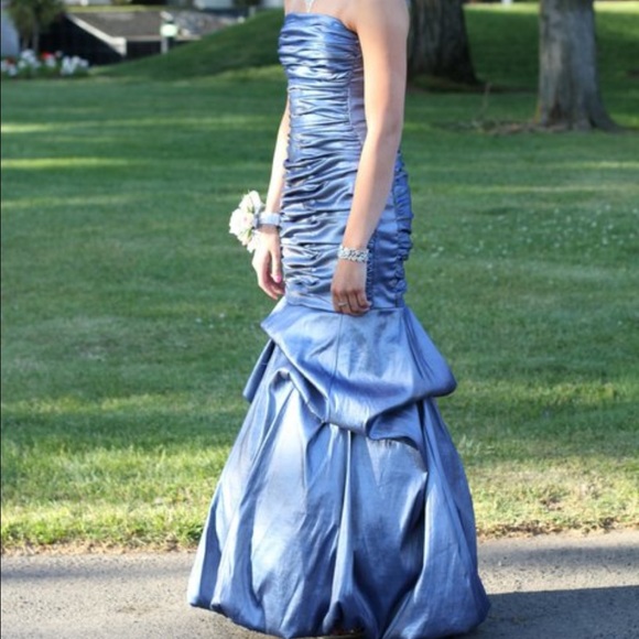Prom dress - Picture 1 of 2