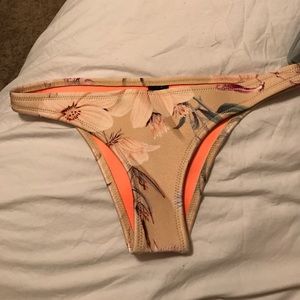 Triangle size x small bottoms