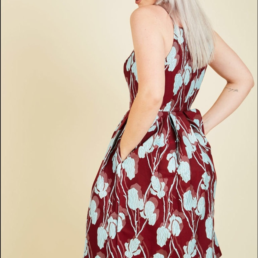 "Ritz and Wisdom A-Line Dress in Maroon" - Picture 4 of 8