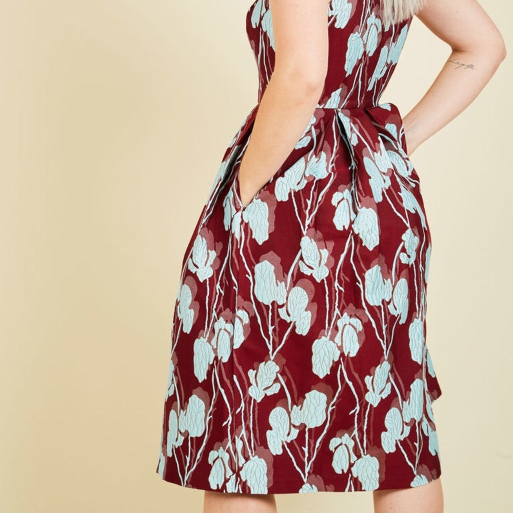 "Ritz and Wisdom A-Line Dress in Maroon" - Picture 5 of 8