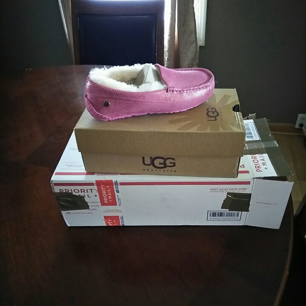 Girls ugg slippers