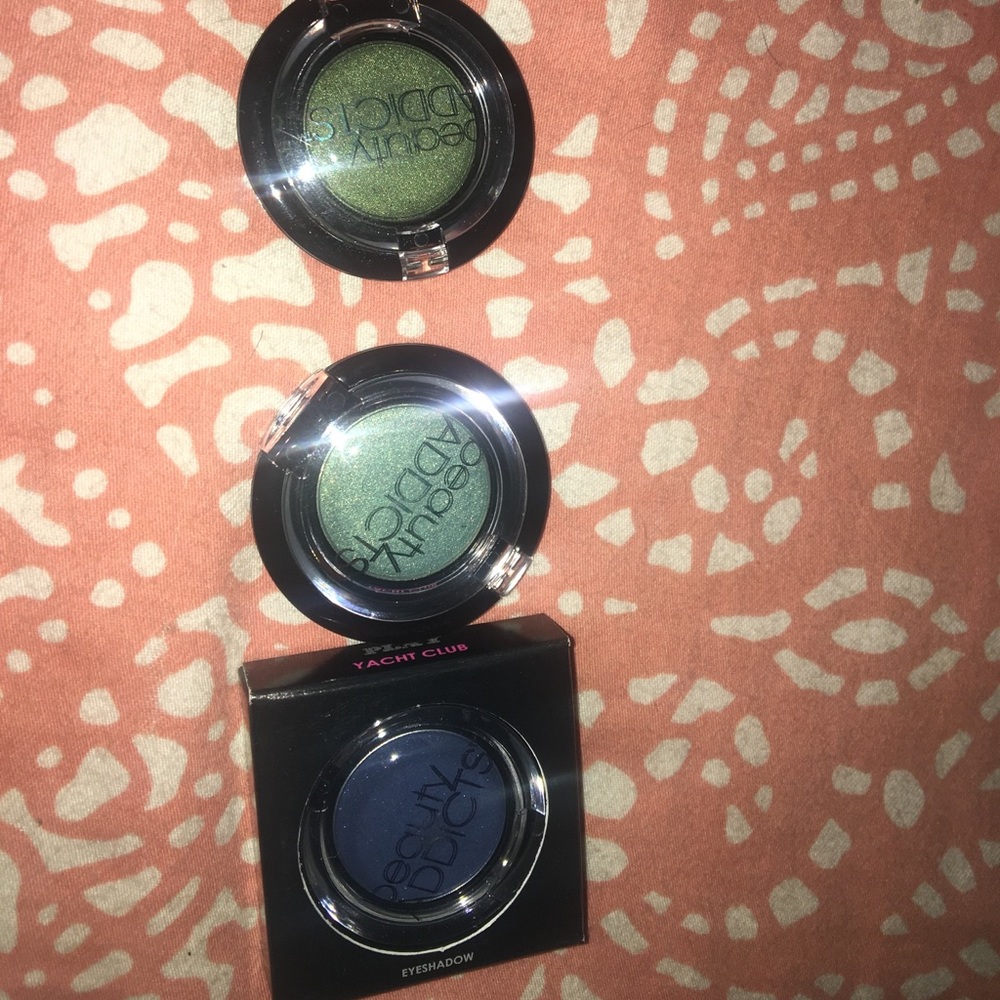 Beauty addicts eye shadow