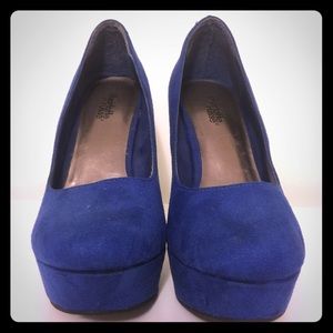 Charlotte Russe Blue Platform Almond Toe Pump
