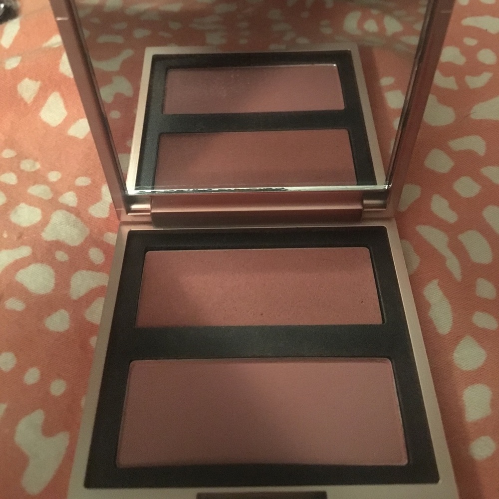 Motivate beauty addicts blush