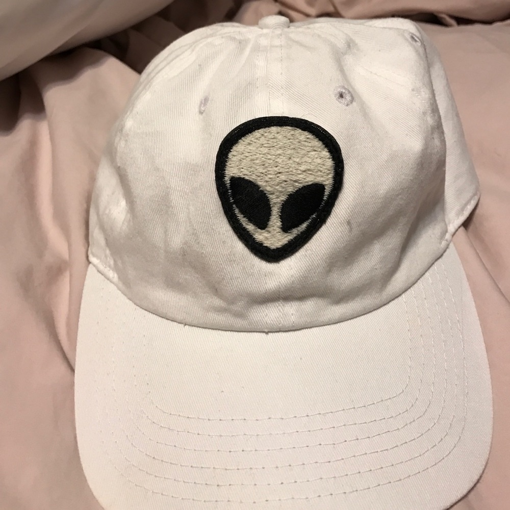 Brandy Melville alien white cap