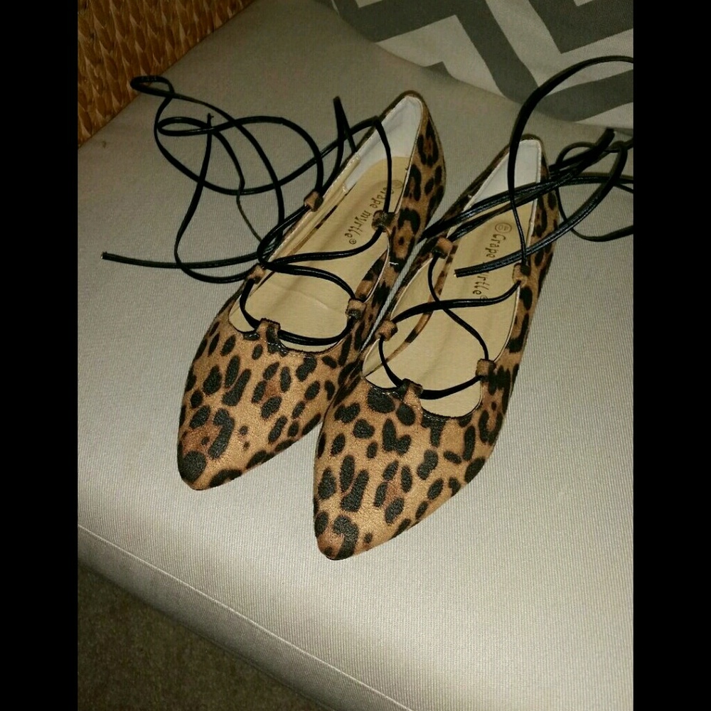Leapord lace up flats