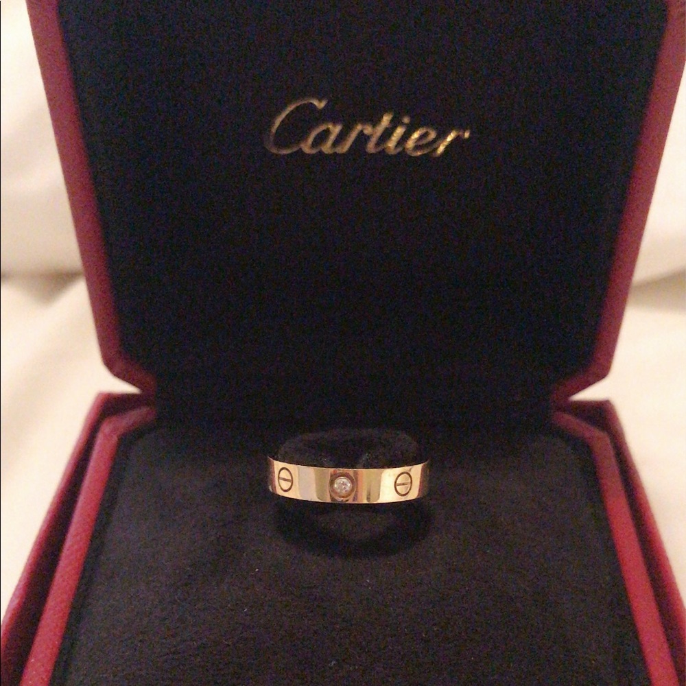 💯Cartier ring w. one diamond yellow gold