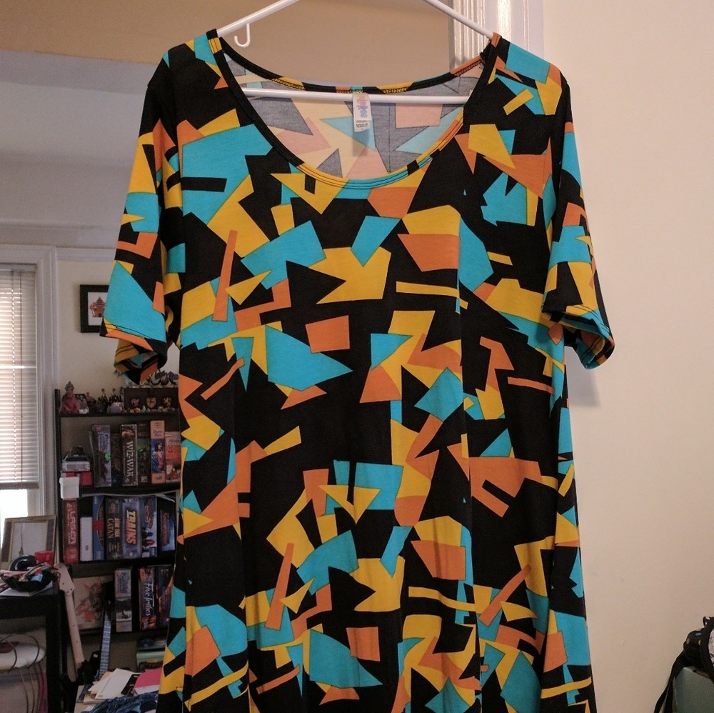 LuLaRoe Perfect Tee Size Large Geometric Pattern