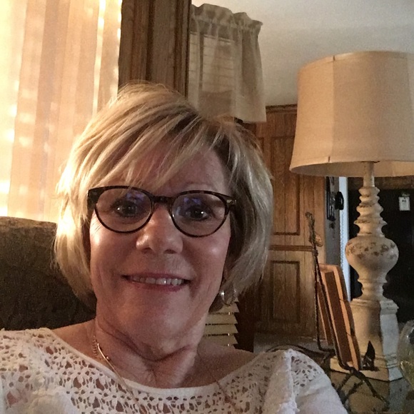 Meet your Posher, Cynthia - Picture 1 of 1