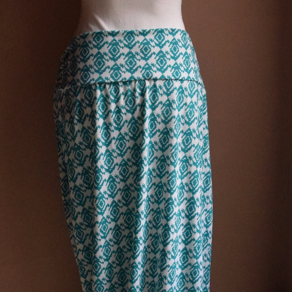 👑3/$12 Teal and White Maxi Skirt