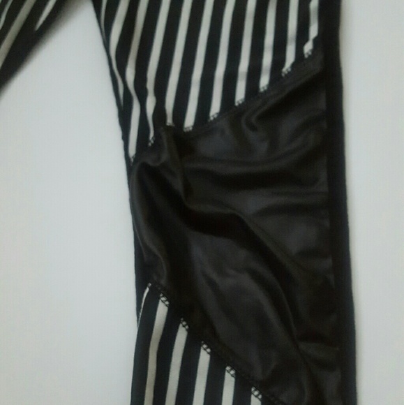 Black and White striped leggings - Picture 3 of 3