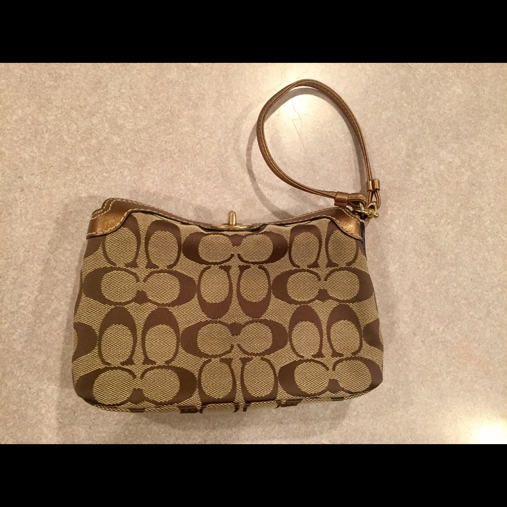 Never used Coach turnlock wristlet 🌟