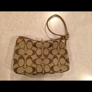 Never used Coach turnlock wristlet 🌟