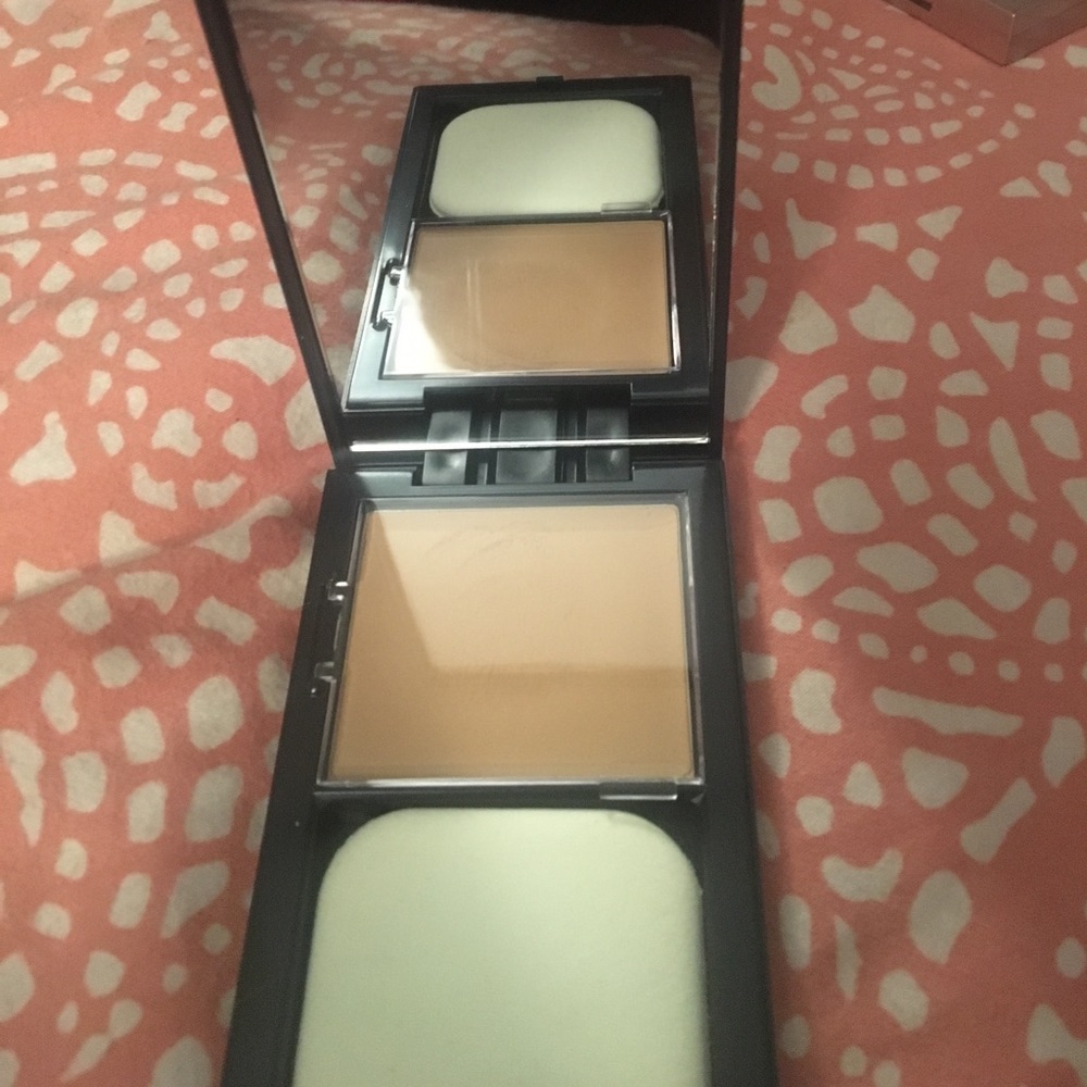 Cream to powder foundations