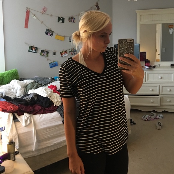 Abercrombie and Fitch V neck - Picture 1 of 2