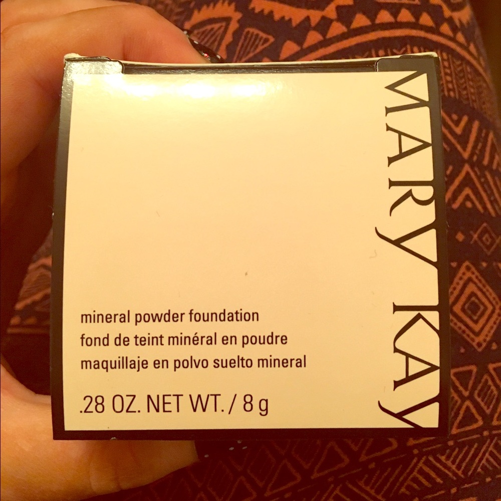 NEW Mary Kay mineral foundation.