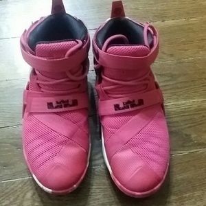 Nike Lebron Soldier IX