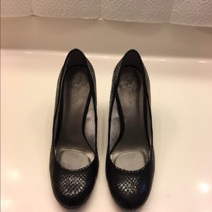 Mootsies Tootsies black heels