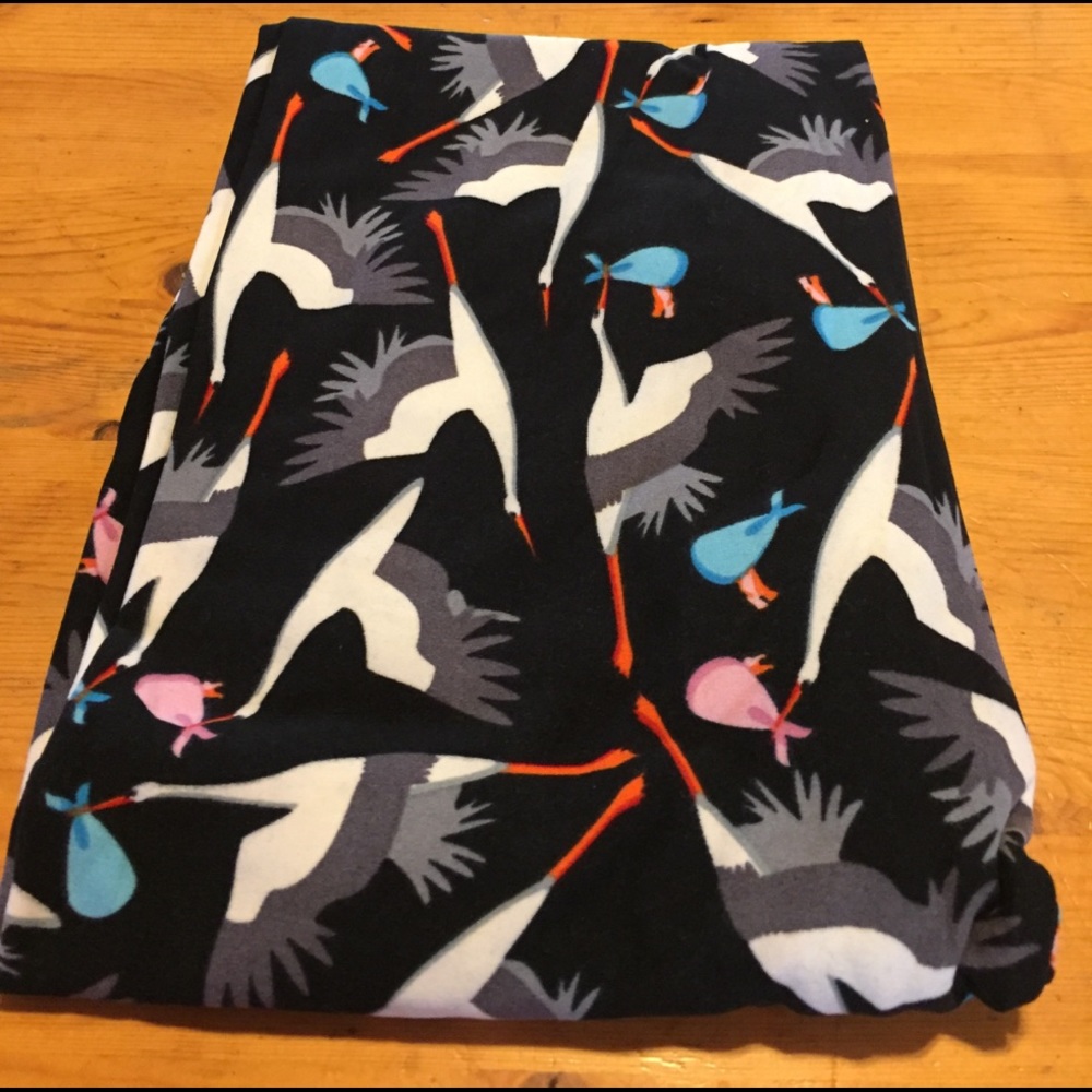 BNWT LULAROE BLACK BACKGROUND STORKS OS LEGGINGS