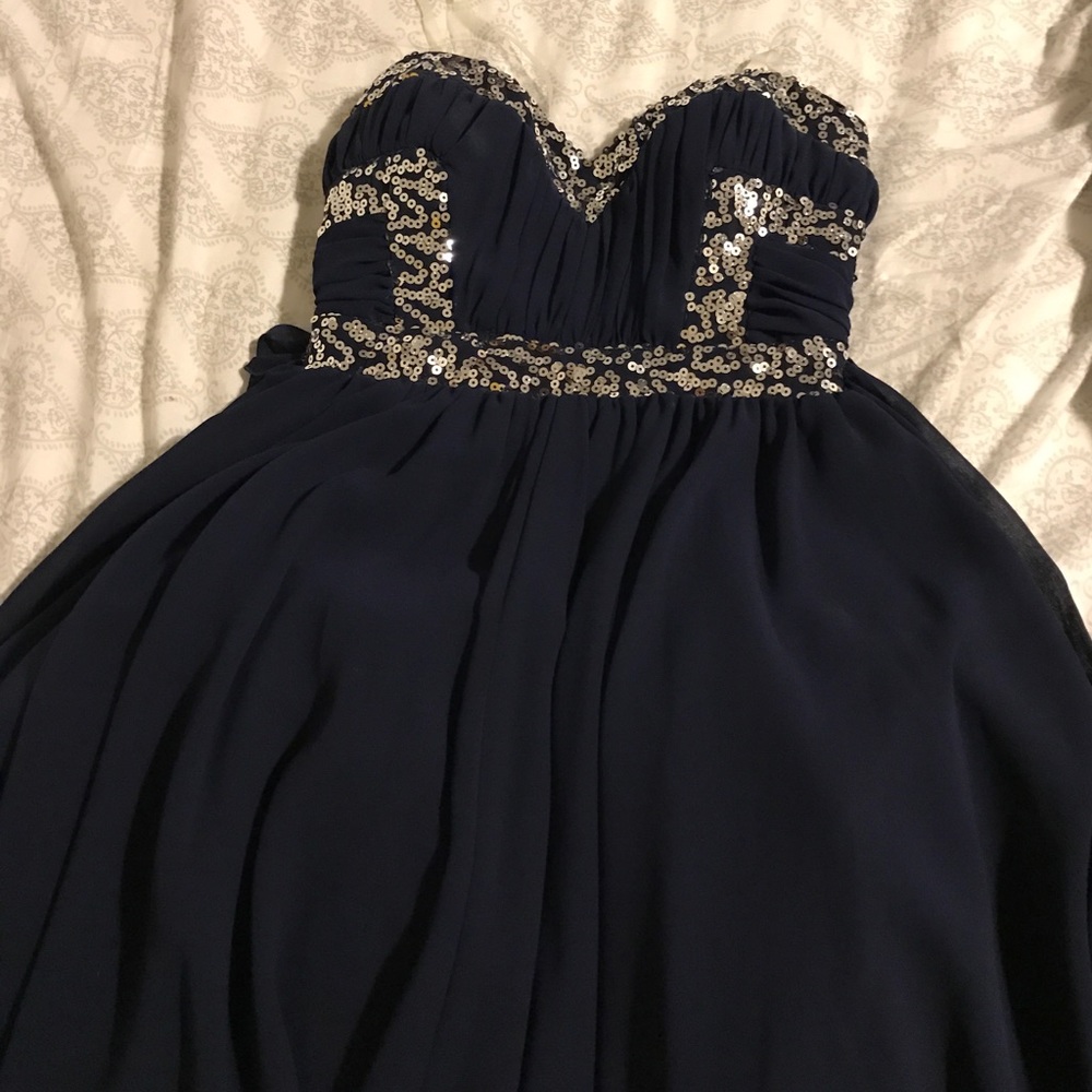 Cute formal dress!! Size 0-1