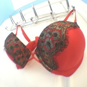 VS - SEXY BOMBSHELL RED GOLD LACEY BRA (32C)
