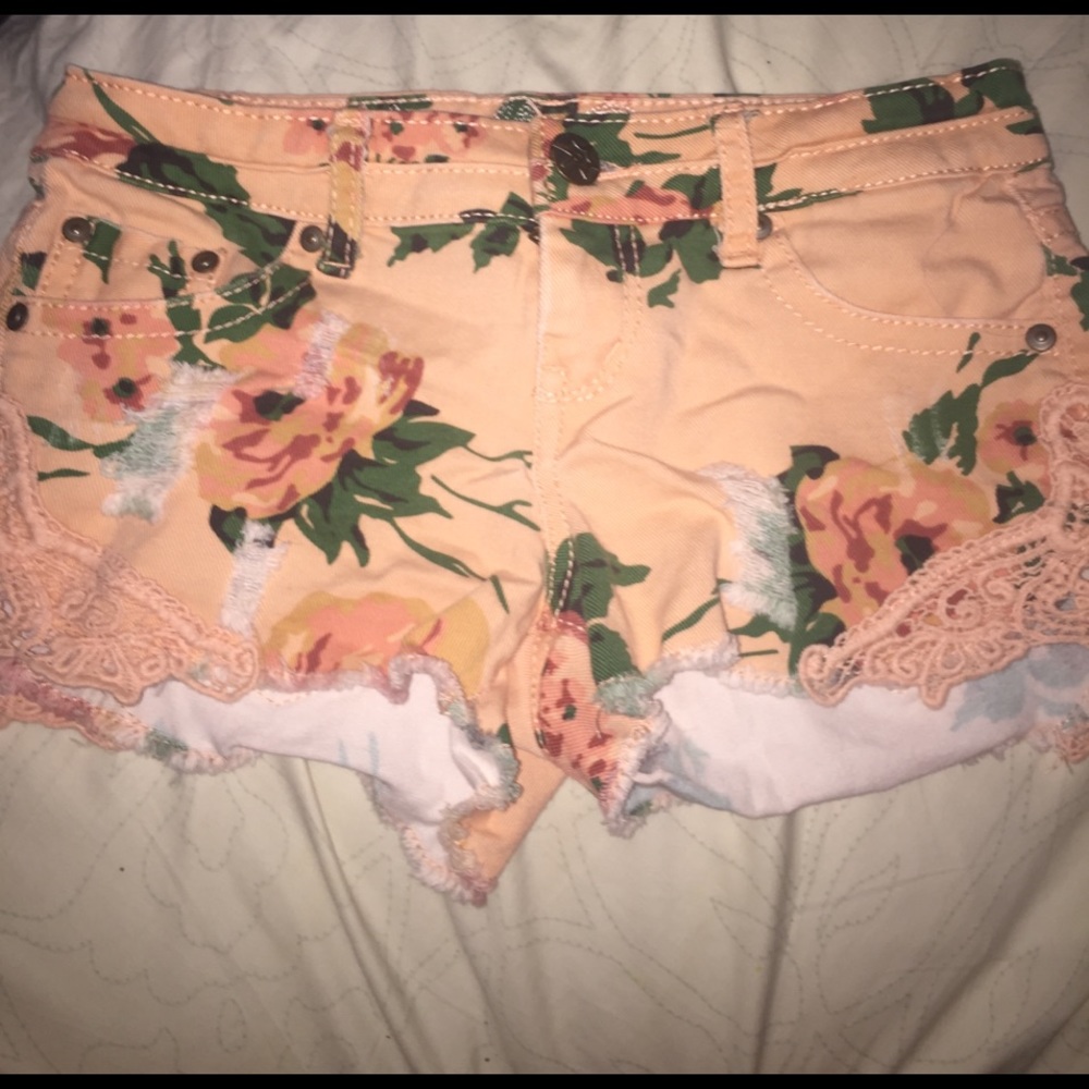 FLORAL PEACH SHORTS!!!!