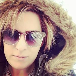 Meet your Posher, Dede