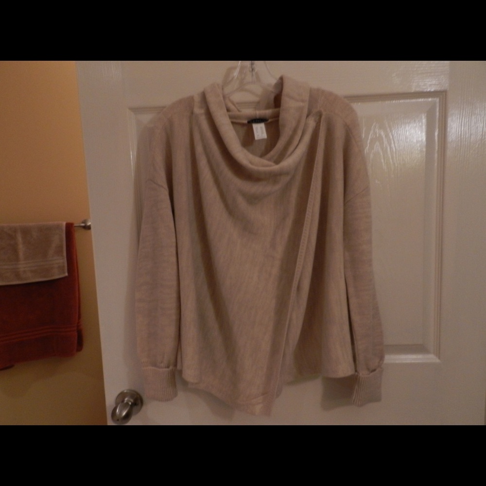 Long sleeve sweater from Venus size M