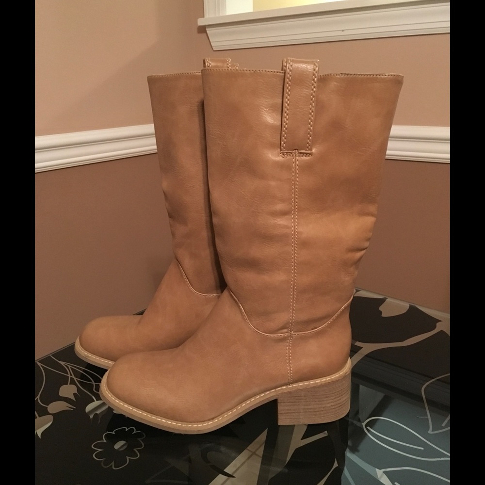 Tan Moto Boot size 8.5