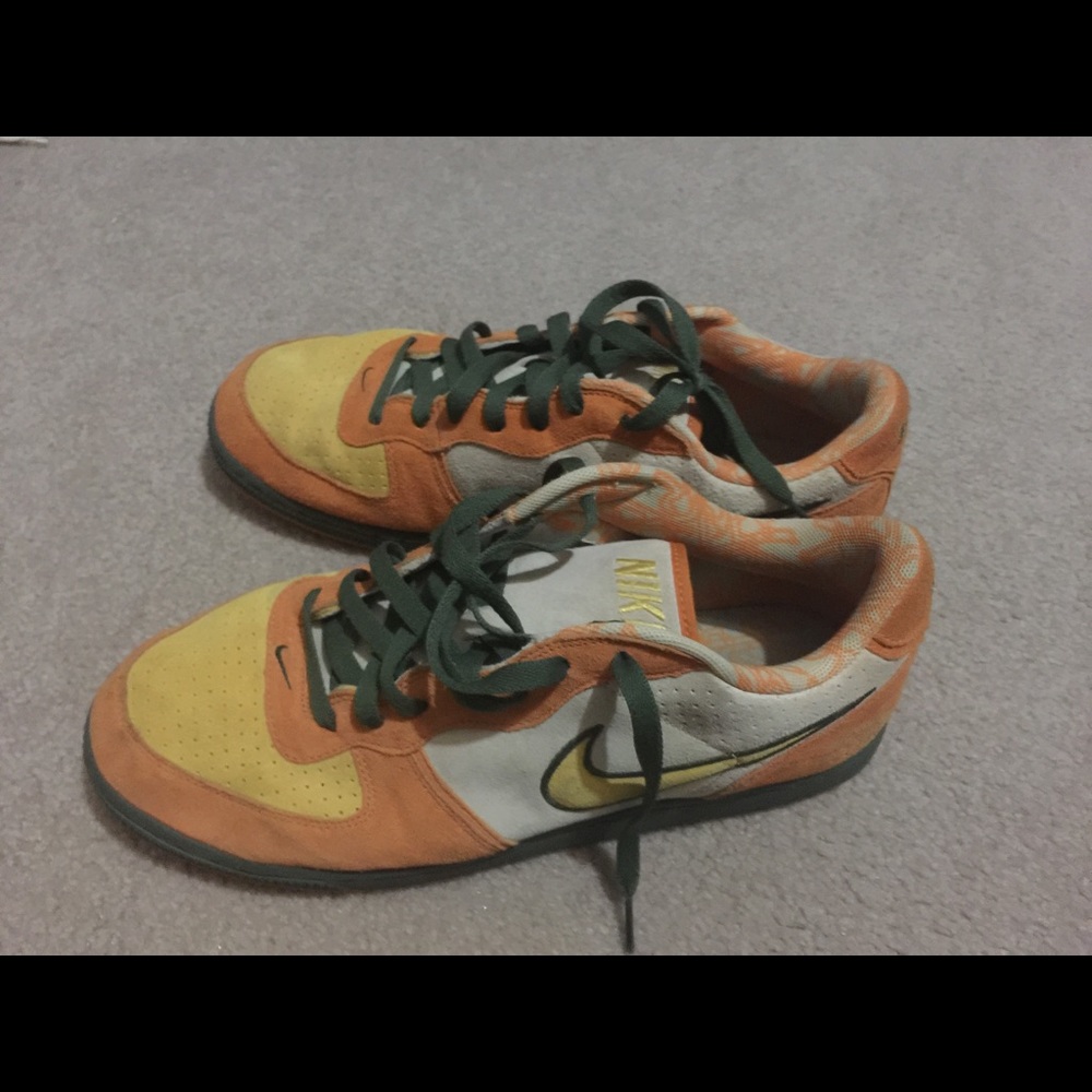 Men's size 11 orange and yellow Nike sneakers