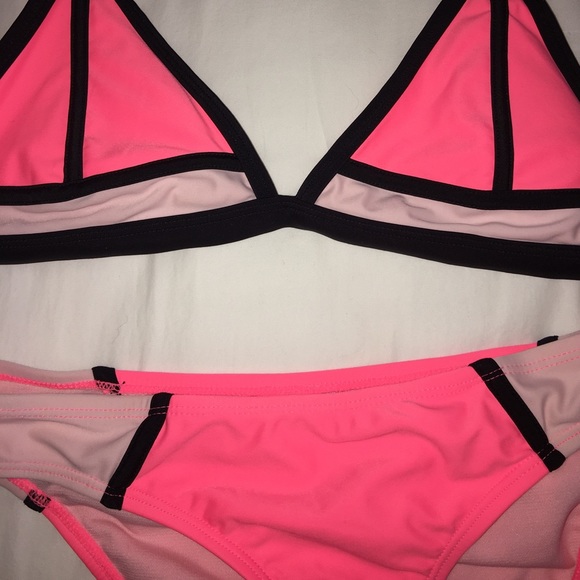 Bikini - Picture 2 of 2