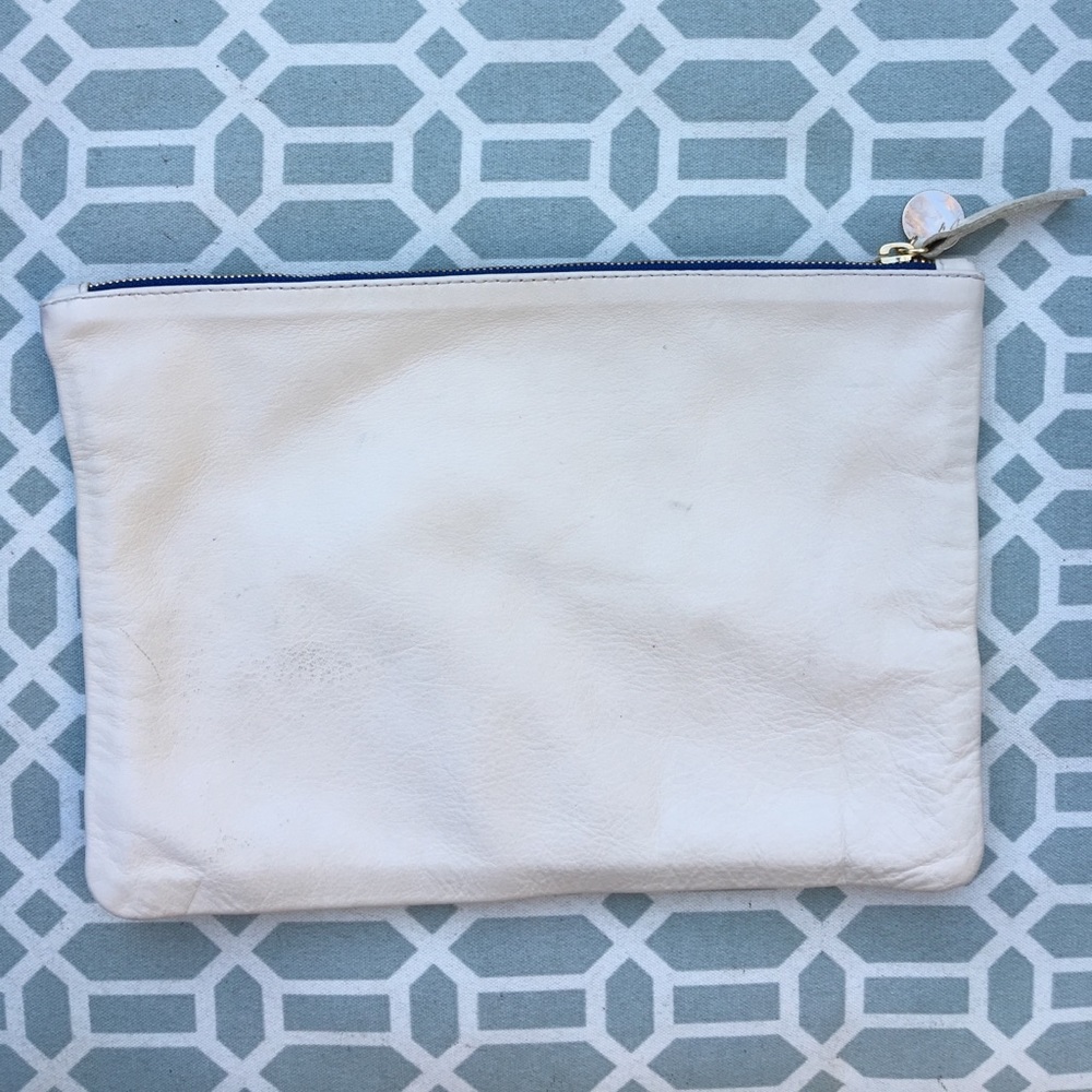 Clare v clutch 👛