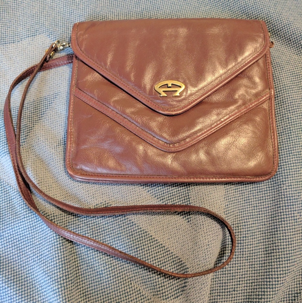 Vintage Etienne Aigner Burgundy Pocket Book Purse