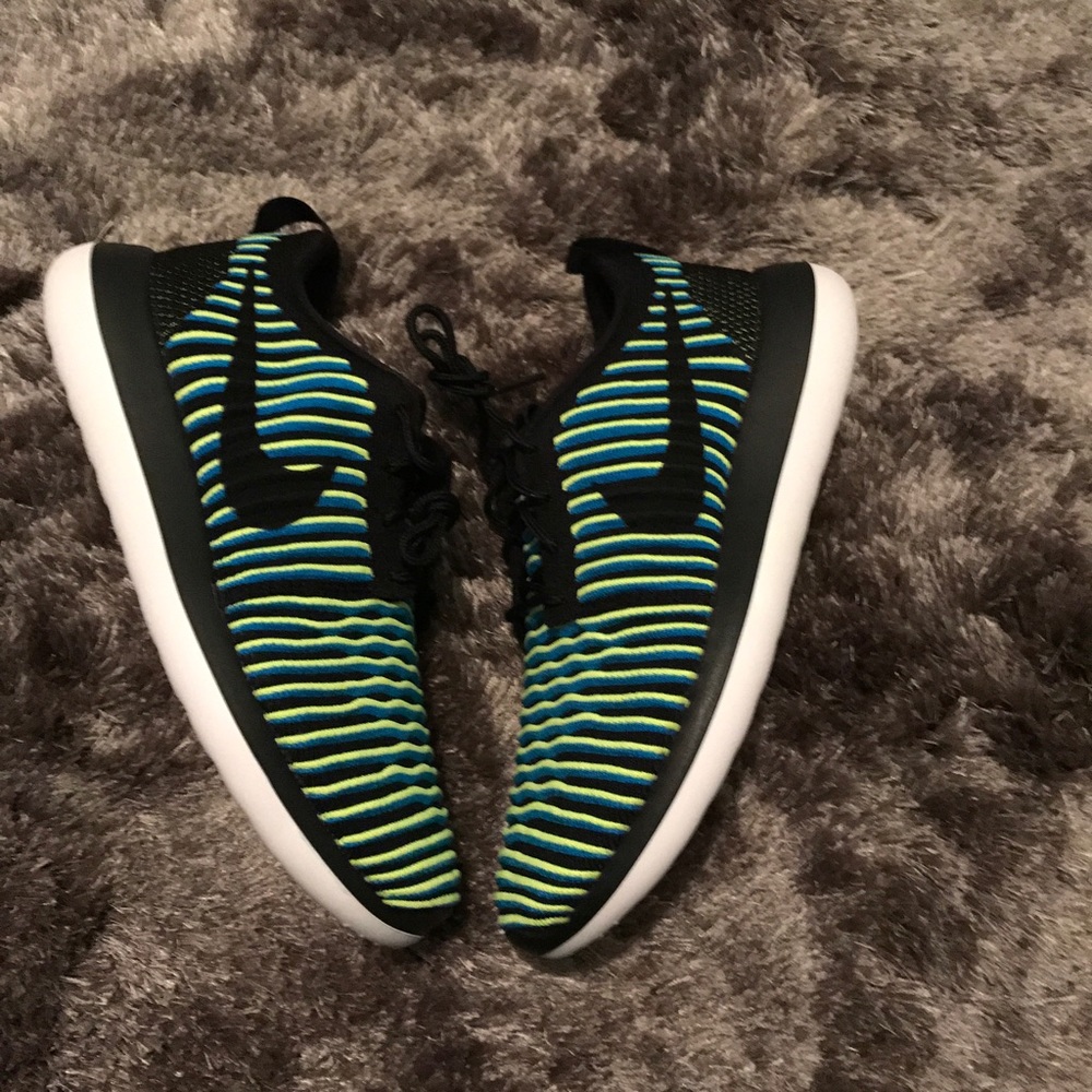 Women's Nike Roshe Two Flyknit temp price drop👇 - Picture 3 of 6