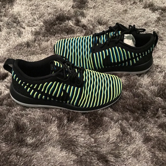 Women's Nike Roshe Two Flyknit temp price drop👇 - Picture 4 of 6