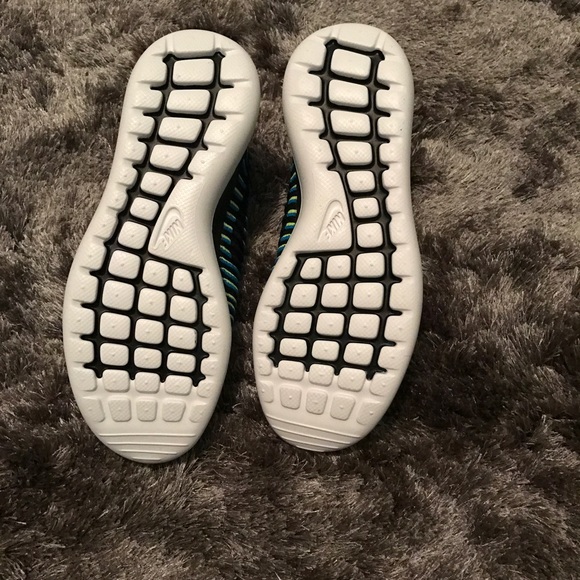 Women's Nike Roshe Two Flyknit temp price drop👇 - Picture 6 of 6