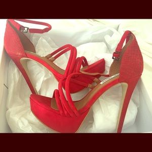 Red platform heels Steve Madden