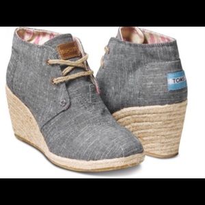 Toms Desert Wedges size 8