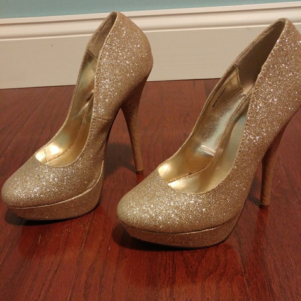 Never Worn - Gold Sparkle Heels