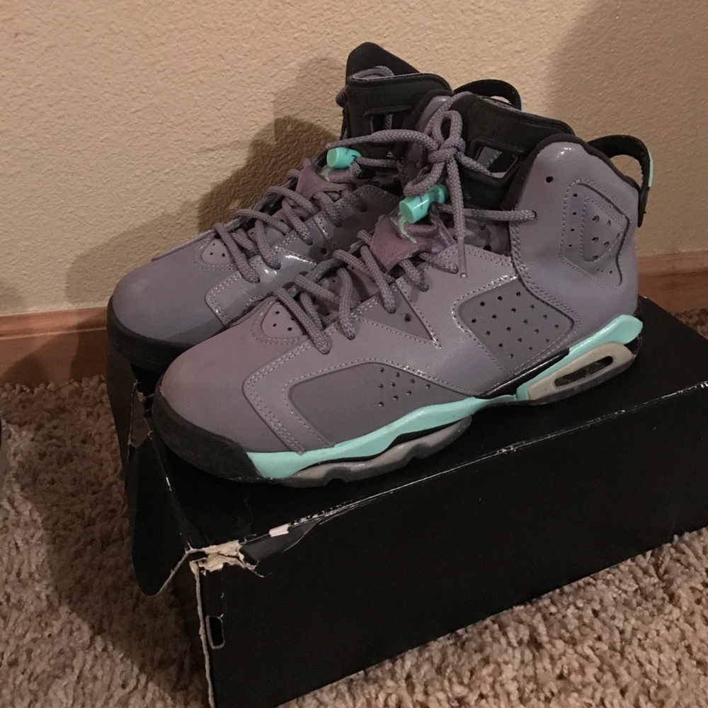 Shoes - Picture 3 of 5