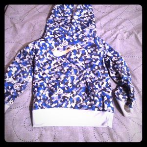 4tNike Therma fit hoodie!!