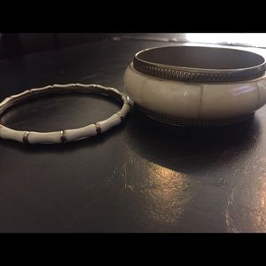 Bangle set. Gold and off white.