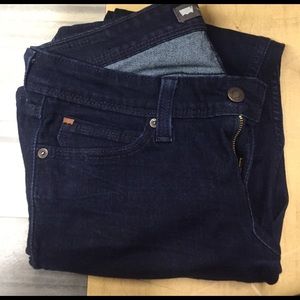 Levi Demi Curve Jean