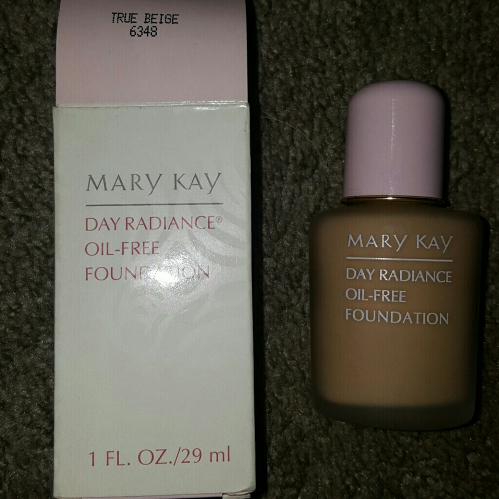 Mary Kay Day Radiance oil-free foundation