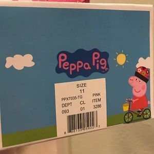 Props pig tennis shoes