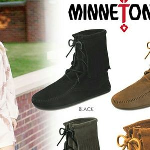 Black tramper ankle fringe minnetonka suede boots