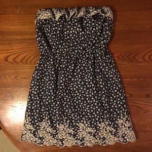 Floral strapless dress in navy blue and white